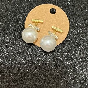 Women’s fashion jewelry. Simple and elegant Faux Pearl Dangle Earrings.